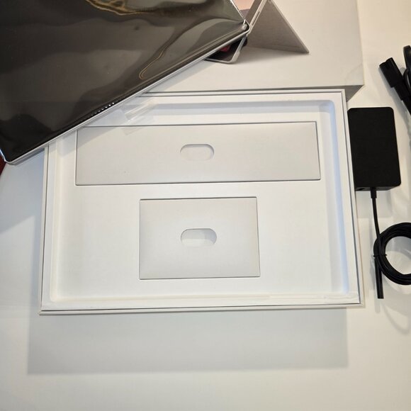 Microsoft Surface Pro 7 12.3 inch Touch-Screen - Picture 6 of 8